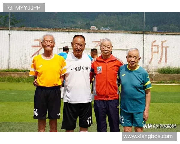 足球球星首次亮相赛场的辉煌瞬间与背后故事解析 足球球星首次亮相赛场的辉煌瞬间与背后故事解析